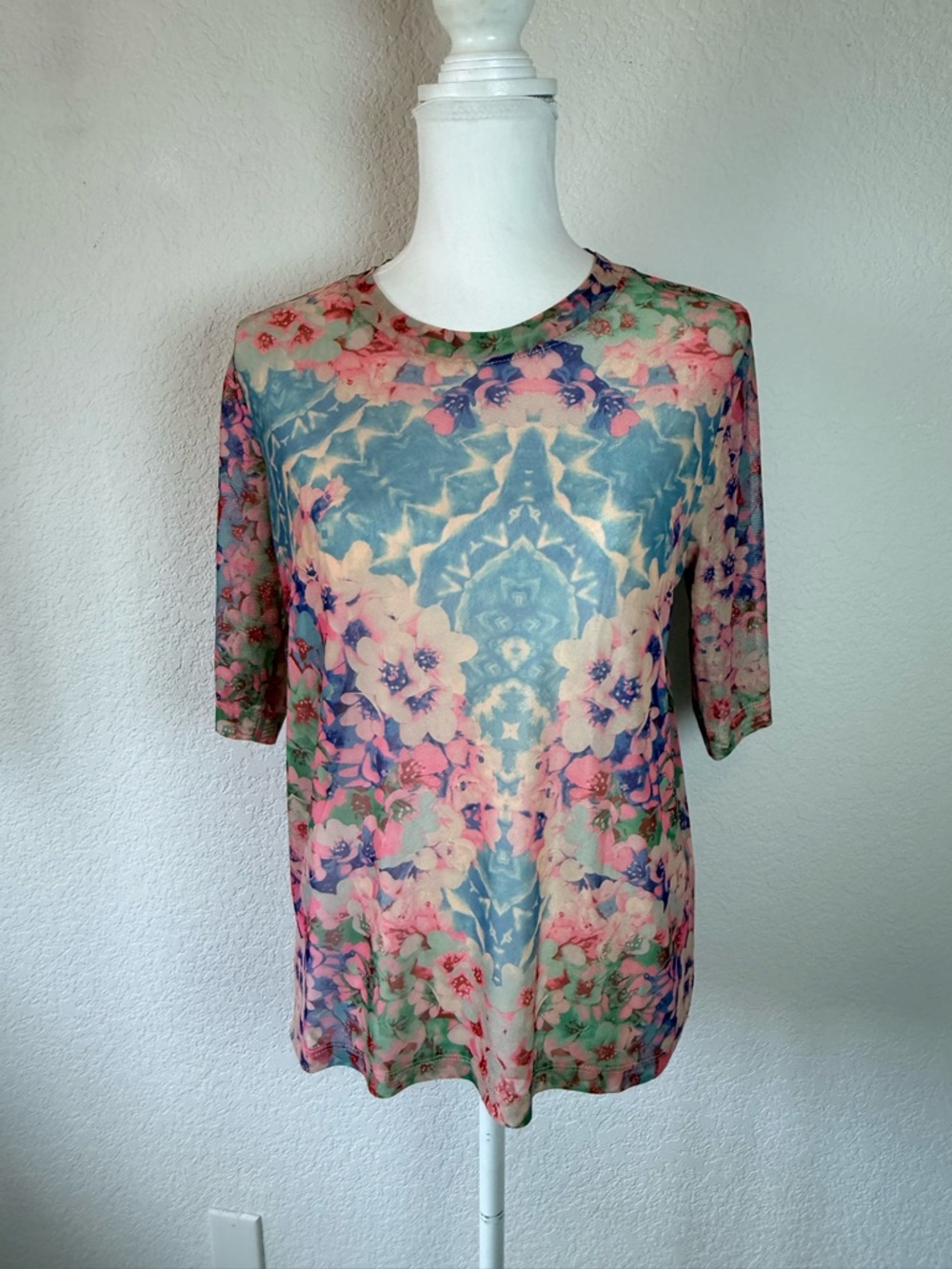 Anthropologie Porridge Mesh half-sleeve top Size Large Pink floral.‎